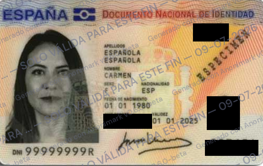 Ejemplo de DNI real anonimizado: los datos innecesarios tapados con cajas negras opacas y una marca de agua diagonal sutil con la finalidad y la procedencia.